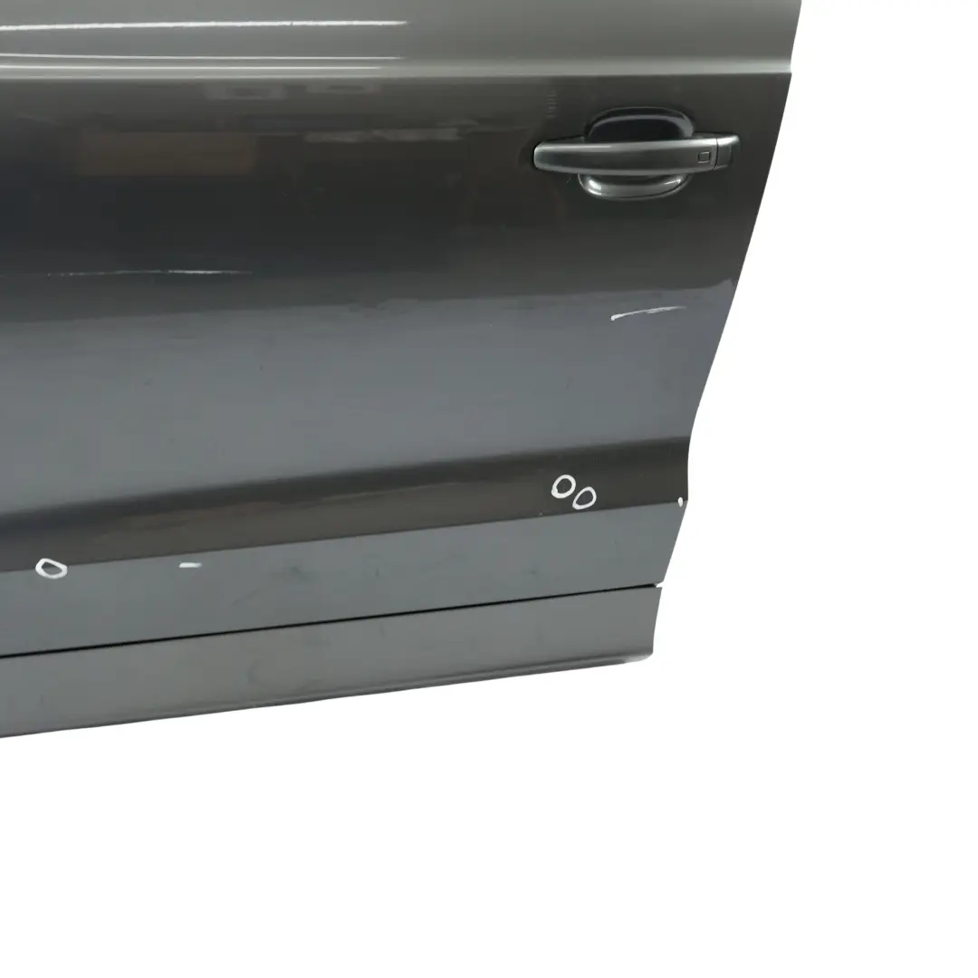 Panel Cobertura Puerta Delantera Izquierda Gris Daytona Perla Z7S para Audi Q3 8U con número de pieza 8U0831051B Audi Q3 8U Panel Cobertura Puerta Delantera Izquierda Gris Daytona Perla Z7S - SKU 8U0831051B-DGR - Número de pieza 8U0831051B