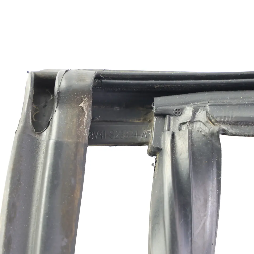 Ford Kuga MK1 Tür Fenster Dichtung Führung Hinten Rechts - SKU 8V41-S25824-A - Teilenummer 8V41-S25824-A