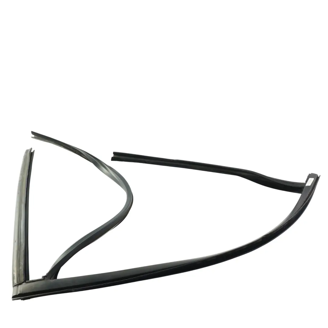 Mk1 Uszczelka Prowadnica Szyby Tylnych Drzwi Prawa do Ford Kuga o numerze 8V41-S25824-A Ford Kuga Mk1 Uszczelka Prowadnica Szyby Tylnych Drzwi Prawa - SKU 8V41-S25824-A - Numer Części 8V41-S25824-A
