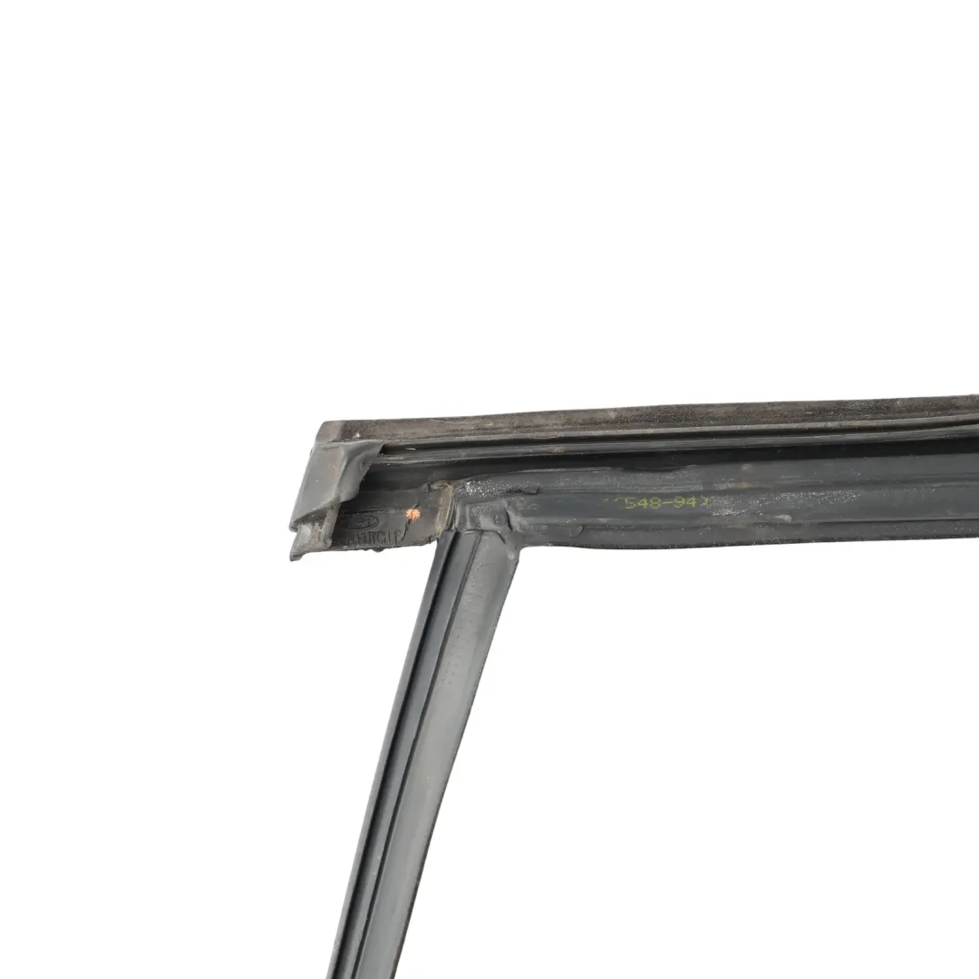 Mk1 Guarnizione Finestrino Porta Posteriore Sinistra per Ford Kuga con numero di parte 8V41-S25825-A Ford Kuga Mk1 Guarnizione Finestrino Porta Posteriore Sinistra - SKU 8V41-S25825-A - Numero di parte 8V41-S25825-A