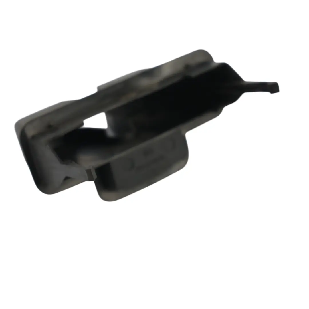 C394 Coperchio Serratura Portellone Posteriore per Ford Kuga con numero di parte 8V41-S46420-AB Ford Kuga C394 Coperchio Serratura Portellone Posteriore - SKU 8V41-S46420-AB - Numero di parte 8V41-S46420-AB