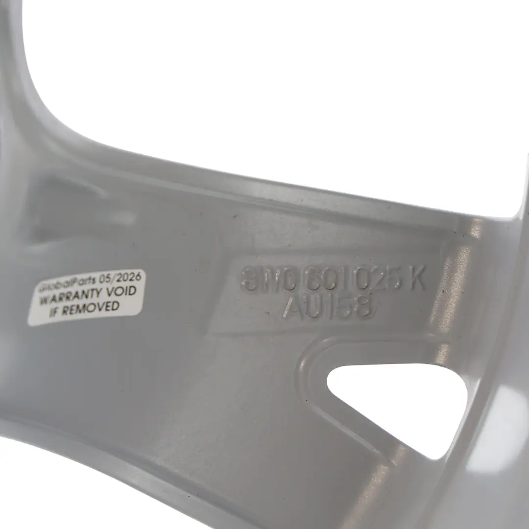 Jante Alliage 17" 7.5J ET38 5/112 5 Branches V pour Audi A4 S4 8W B9 à propos du numéro de pièce 8W0601025K Audi A4 S4 8W B9 Jante Alliage 17" 7.5J ET38 5/112 5 Branches V - SKU 8W0601025K-2 - Numéro de pièce 8W0601025K