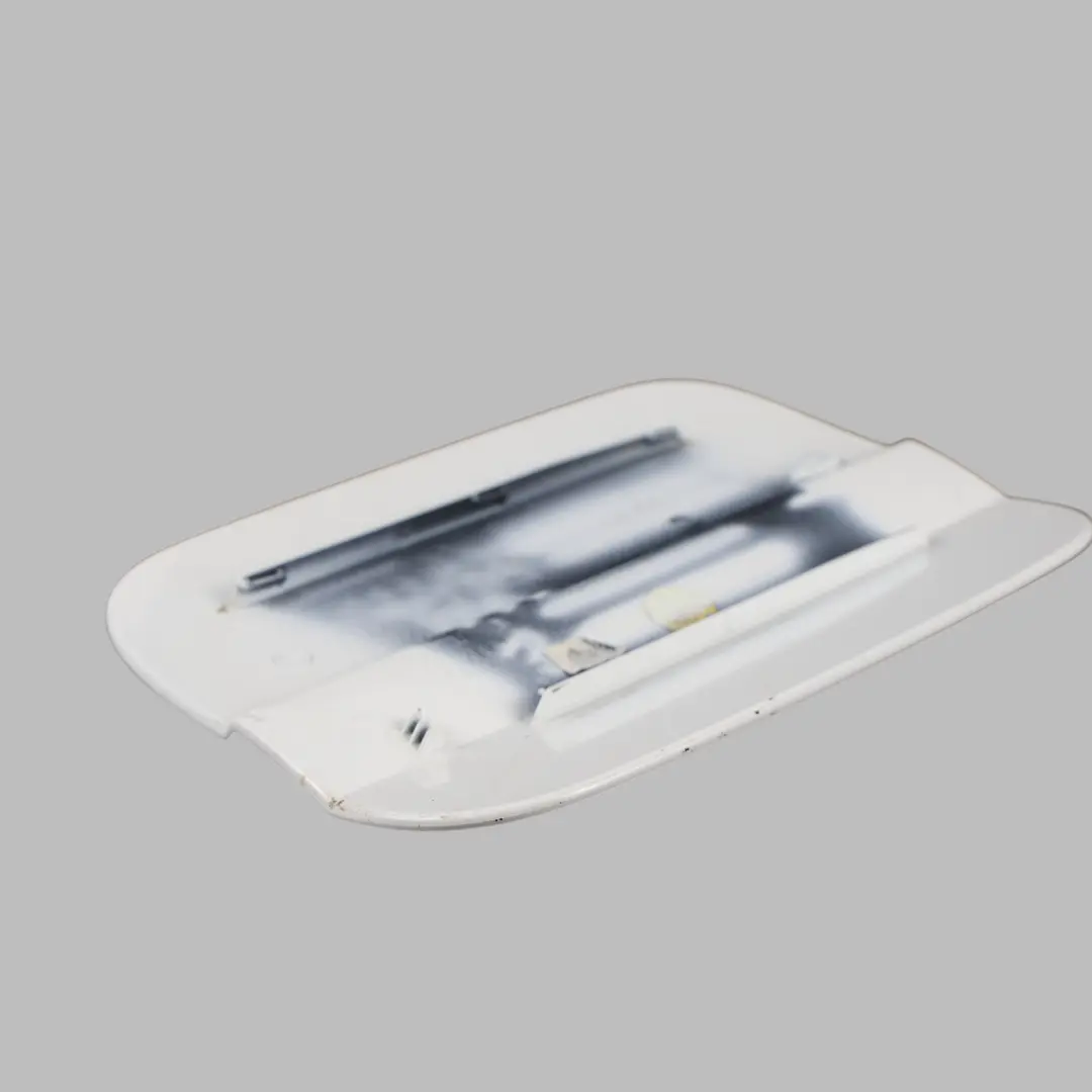 Sportello Tappo Bocchettone Carburante Bianco Ibis Y9C per Audi A4 B9 con numero di parte 8W0809907B Audi A4 B9 Sportello Tappo Bocchettone Carburante Bianco Ibis Y9C - SKU 8W0809907B-IWH - Numero di parte 8W0809907B
