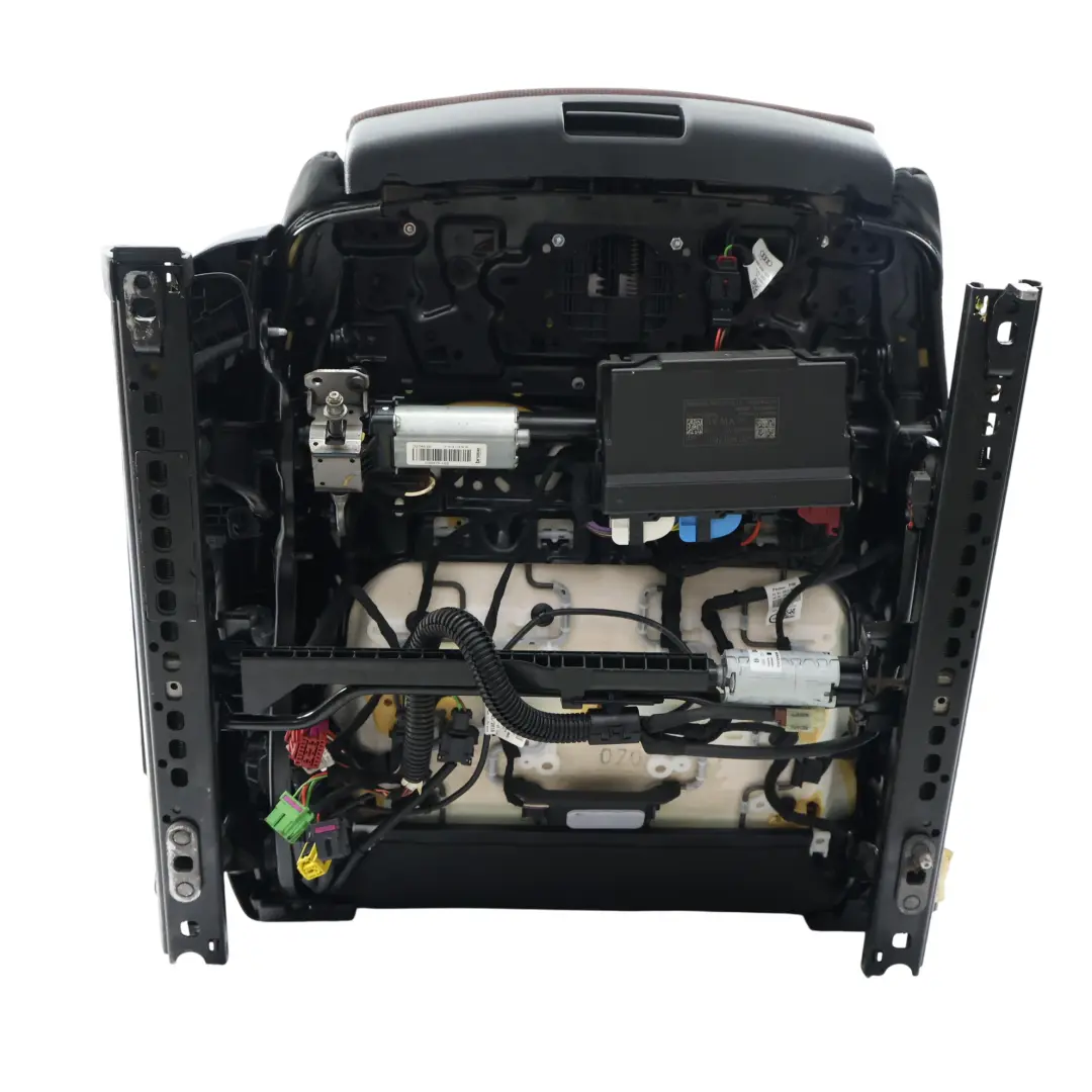Sedile Anteriore Riscaldato Elettrico Tessuto Nero Rosso Destro per Audi A4 B9 con numero di parte 8W0881806E Audi A4 B9 Sedile Anteriore Riscaldato Elettrico Tessuto Nero Rosso Destro - SKU 8W0881806E-1 - Numero di parte 8W0881806E