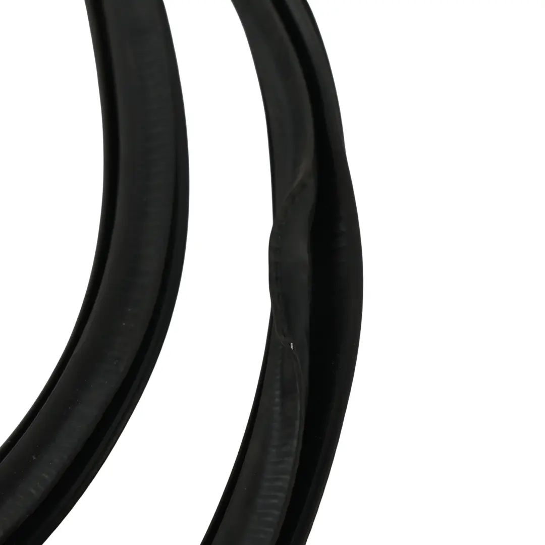 Guarnizione Porta Posteriore Sinistra Destra per Audi A4 B9 S4 8W con numero di parte 8W5833721B Audi A4 B9 S4 8W Guarnizione Porta Posteriore Sinistra Destra - SKU 8W5833721B - Numero di parte 8W5833721B