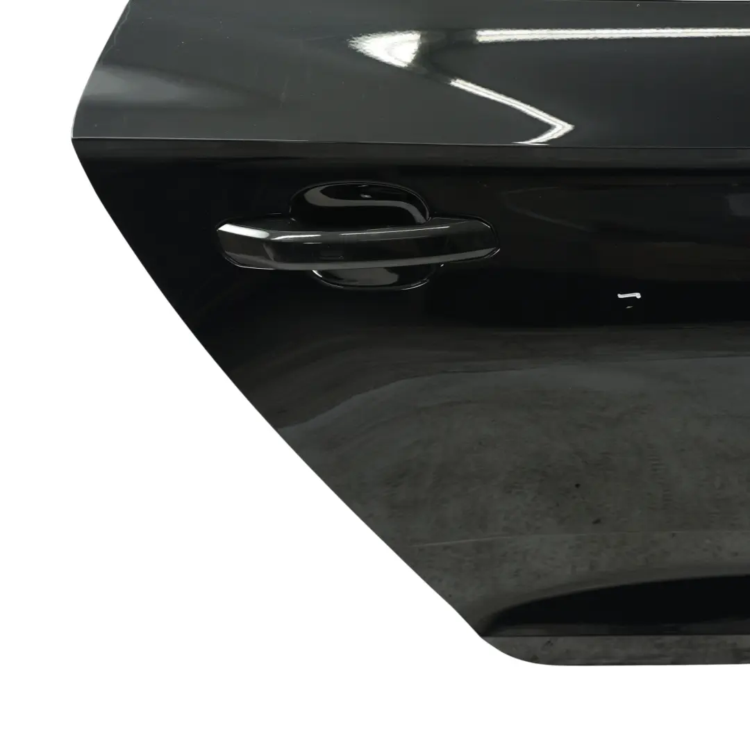 Puerta Delantera Derecha Panel Cobertura Negro Mítico Metalizado Y9T para Audi A5 F5 con número de pieza 8W8831052F Audi A5 F5 Puerta Delantera Derecha Panel Cobertura Negro Mítico Metalizado Y9T - SKU 8W8831052F-MYB - Número de pieza 8W8831052F