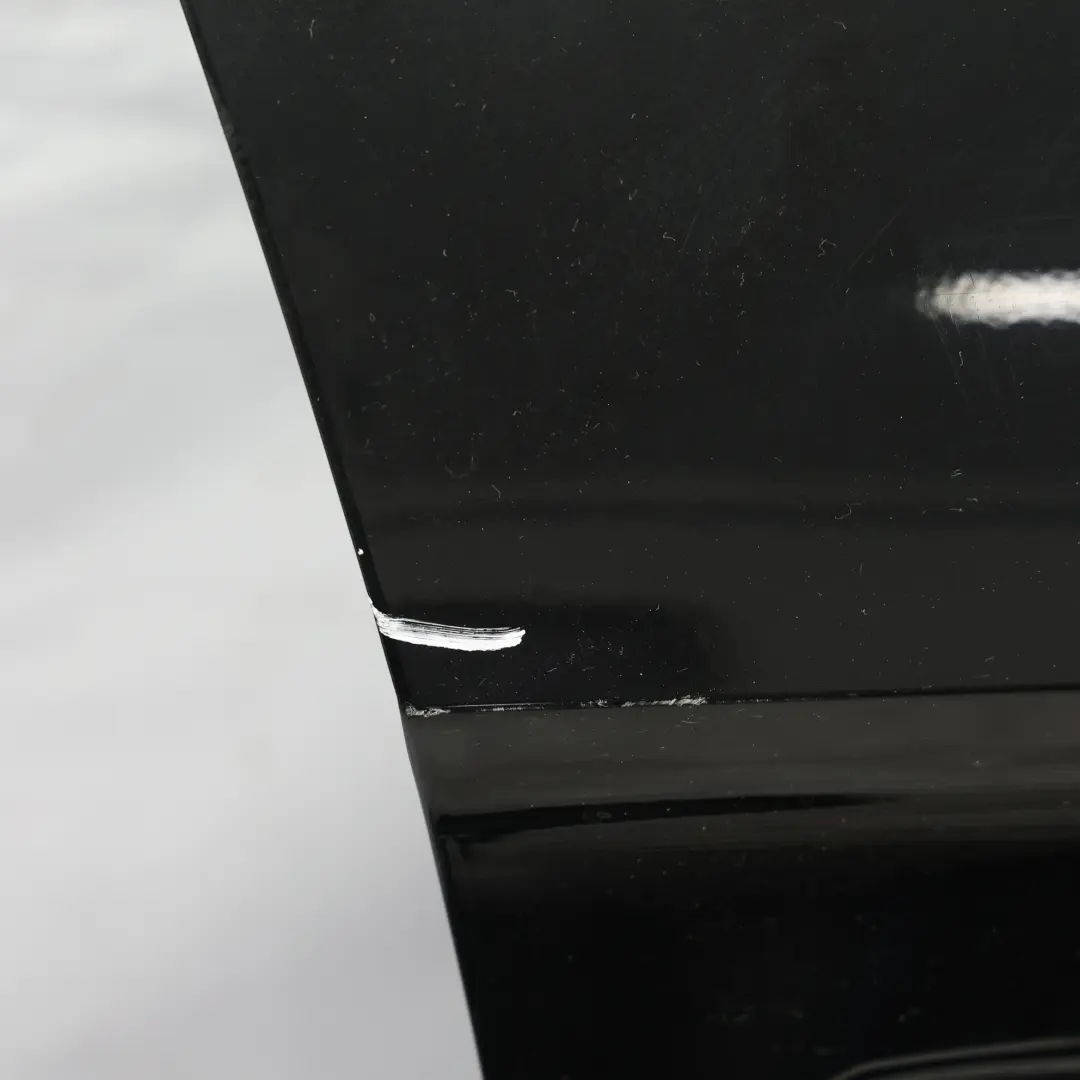 Puerta Trasera Derecha Panel Cobertura Negro Mítico Metálico Y9T para Audi A5 F5 con número de pieza 8W8833052J Audi A5 F5 Puerta Trasera Derecha Panel Cobertura Negro Mítico Metálico Y9T - SKU 8W8833052J-MYB - Número de pieza 8W8833052J