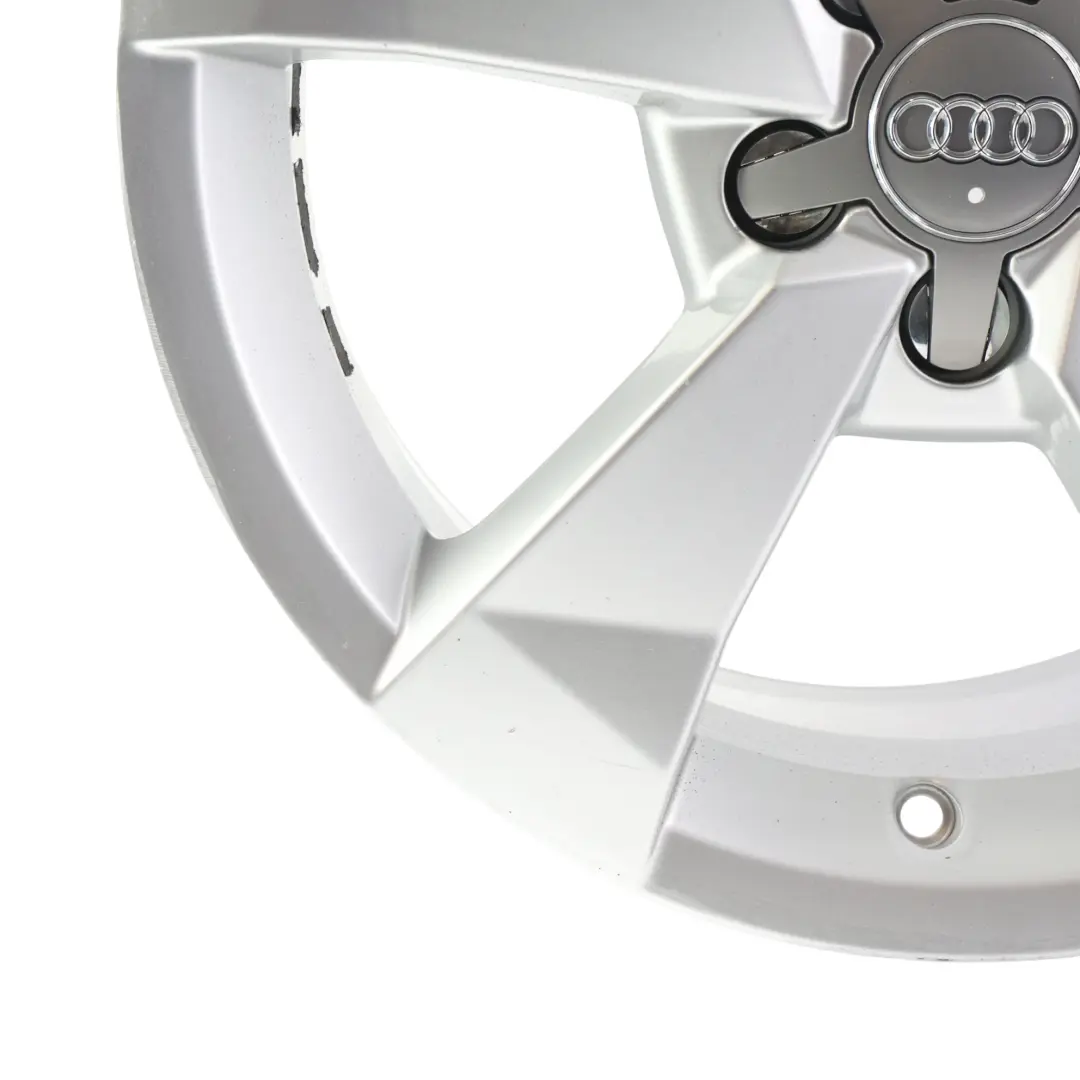 Cerchio in lega argento 16" 7J ET:34 Stella a raggiera per Audi A1 8X con numero di parte 8XA601025A Audi A1 8X Cerchio in lega argento 16" 7J ET:34 Stella a raggiera - SKU 8XA601025A-1 - Numero di parte 8XA601025A