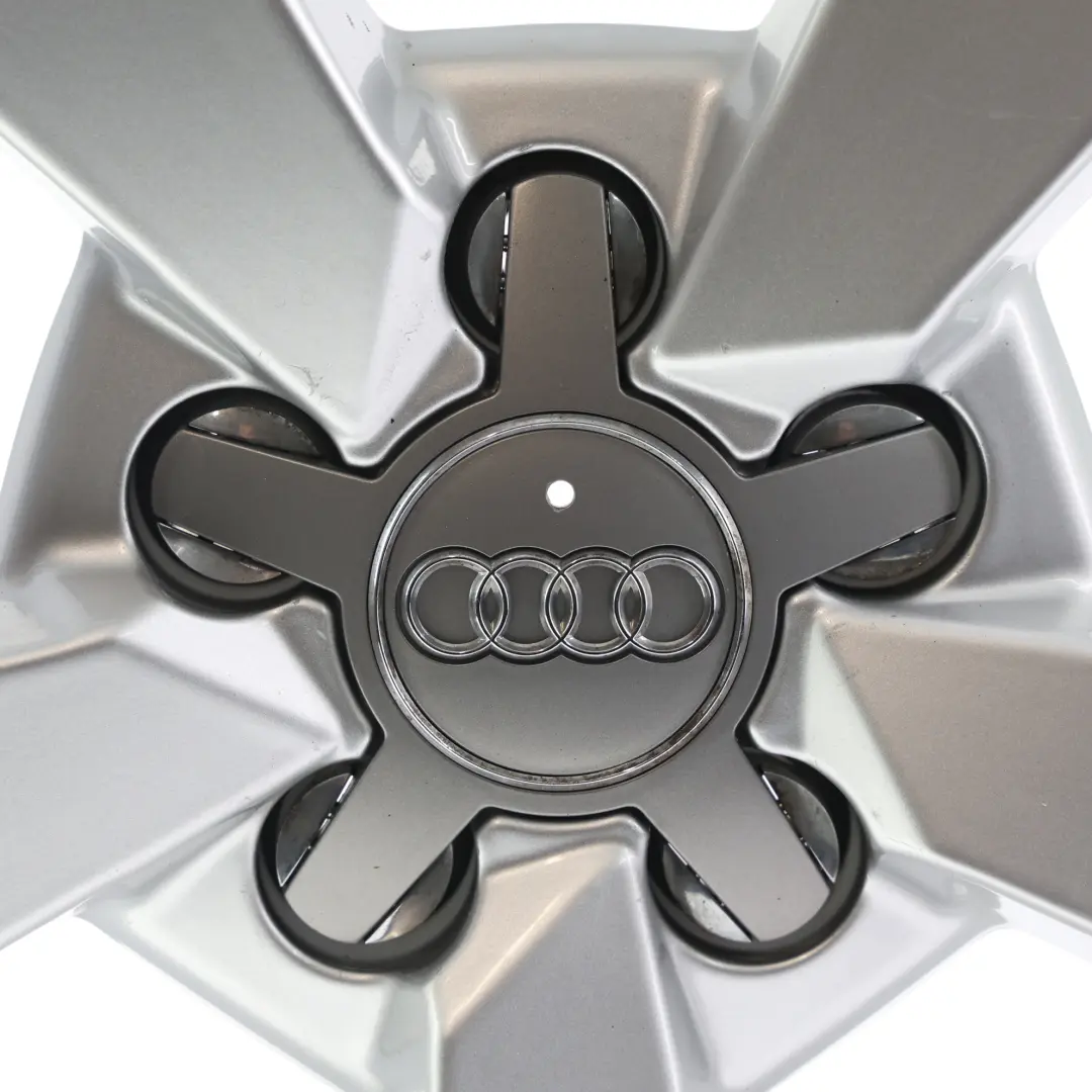 Audi A1 8X Srebrna Felga Aluminiowa 16" 7J ET:34 Star Spoke - SKU 8XA601025A-4 - Numer Części 8XA601025A