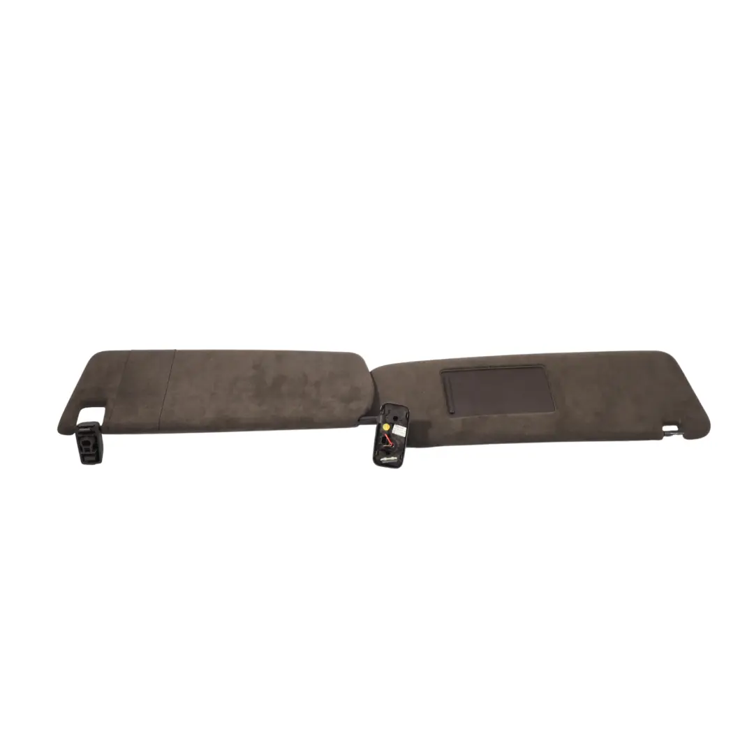 Parasol Alcantara Espresso Derecho 7P5857552A para Porsche Cayenne 92A con número de pieza 95873155203 Porsche Cayenne 92A Parasol Alcantara Espresso Derecho 7P5857552A - SKU 95873155203 - Número de pieza 95873155203