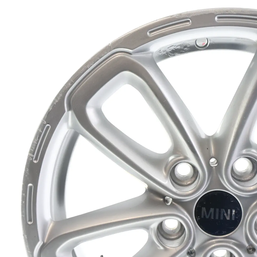 Cerchio In Lega 17" 7J Et:50 Triangle Spoke 141 per Mini R60 R61 Silver con numero di parte 9811730 Mini R60 R61 Silver Cerchio In Lega 17" 7J Et:50 Triangle Spoke 141 - SKU 9811730-2 - Numero di parte 9811730
