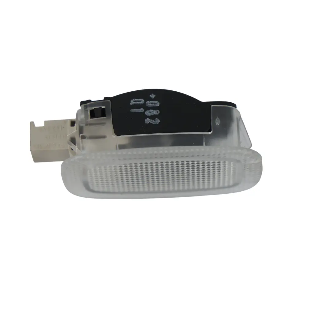  Mercedes-Benz W204 W207 A207 C207 W212 lampe lumière intérieure - SKU A0028202101 - Numéro de pièce A0028202101
