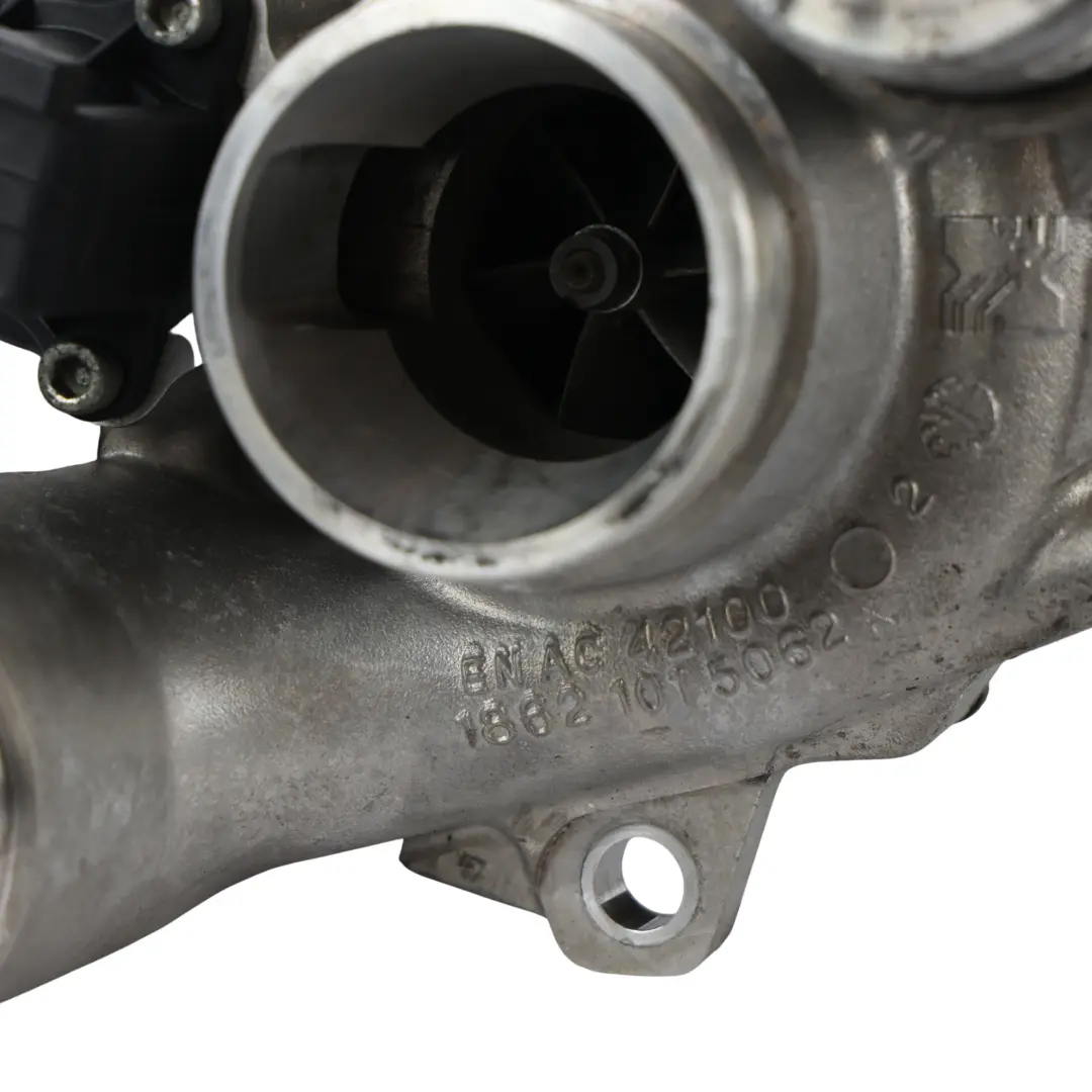 W175 A45 C117 CLA45 Turbosprężarka M133 AMG do Mercedes o numerze A1330900480 Mercedes W175 A45 C117 CLA45 Turbosprężarka M133 AMG - SKU A1330900480 - Numer Części A1330900480
