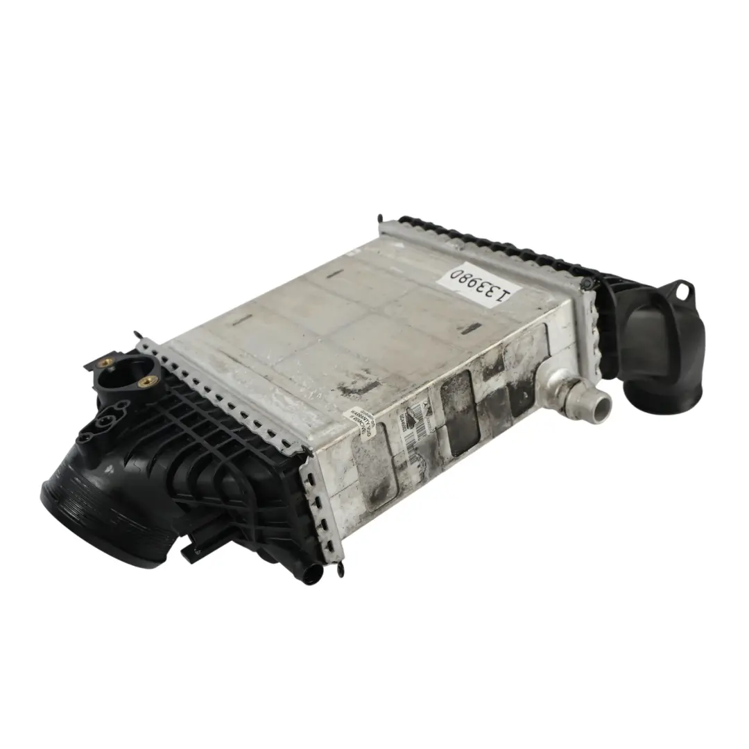 Radiatore Intercooler A45 CLA45 AMG per Mercedes W176 C117 con numero di parte A1330900514 Mercedes W176 C117 Radiatore Intercooler A45 CLA45 AMG - SKU A1330900514 - Numero di parte A1330900514