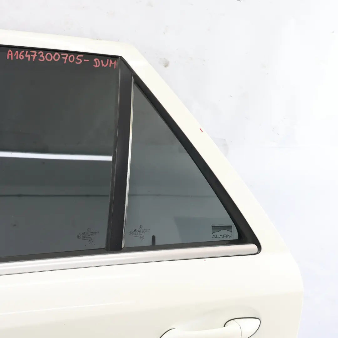 Drzwi Lewe Tylne Diamond White Biały - 799 do Mercedes ML W164 o numerze A1647300705 Mercedes ML W164 Drzwi Lewe Tylne Diamond White Biały - 799 - SKU A1647300705-DWM - Numer Części A1647300705