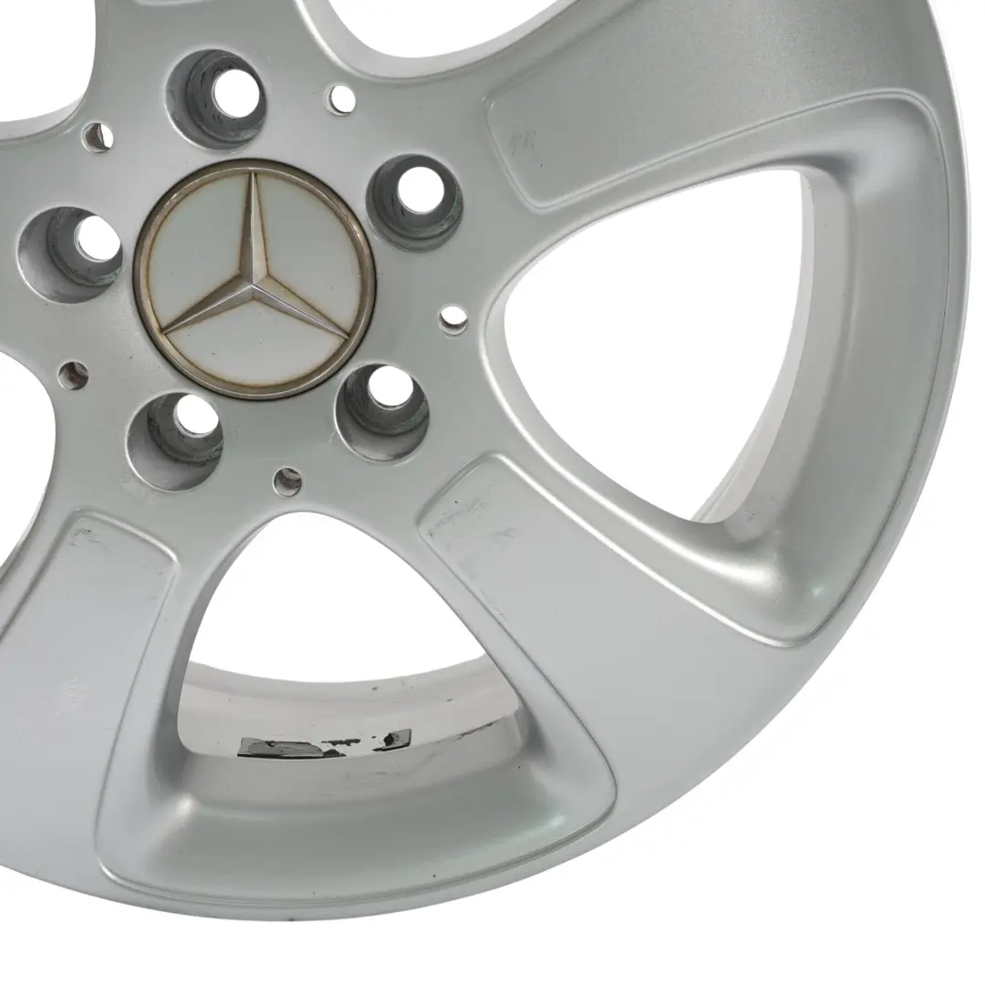 Silberne Leichtmetallfelge 16" 6J ET:46 für Mercedes W169 W245 mit Teilenummer A1694011002 Mercedes W169 W245 Silberne Leichtmetallfelge 16" 6J ET:46 - SKU A1694011002-1 - Teilenummer A1694011002