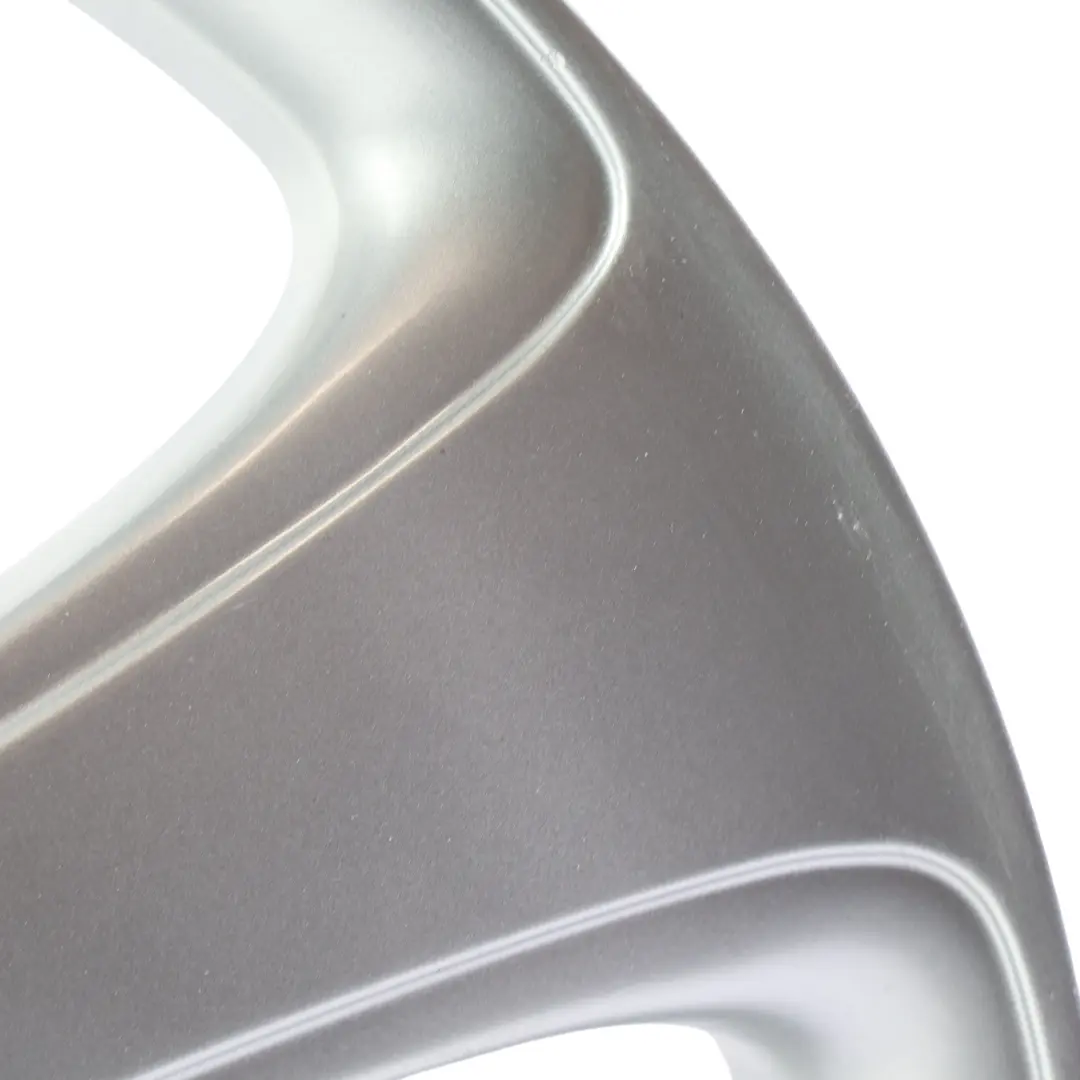 Silberne Leichtmetallfelge 16" 6J ET:46 für Mercedes W169 W245 mit Teilenummer A1694011002 Mercedes W169 W245 Silberne Leichtmetallfelge 16" 6J ET:46 - SKU A1694011002-2 - Teilenummer A1694011002