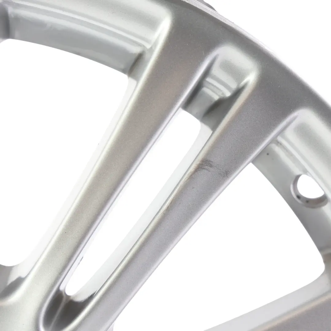 Silberne Leichtmetallfelge 16" 6J ET:46 für Mercedes W169 mit Teilenummer A1694012102 Mercedes W169 Silberne Leichtmetallfelge 16" 6J ET:46 - SKU A1694012102-2 - Teilenummer A1694012102