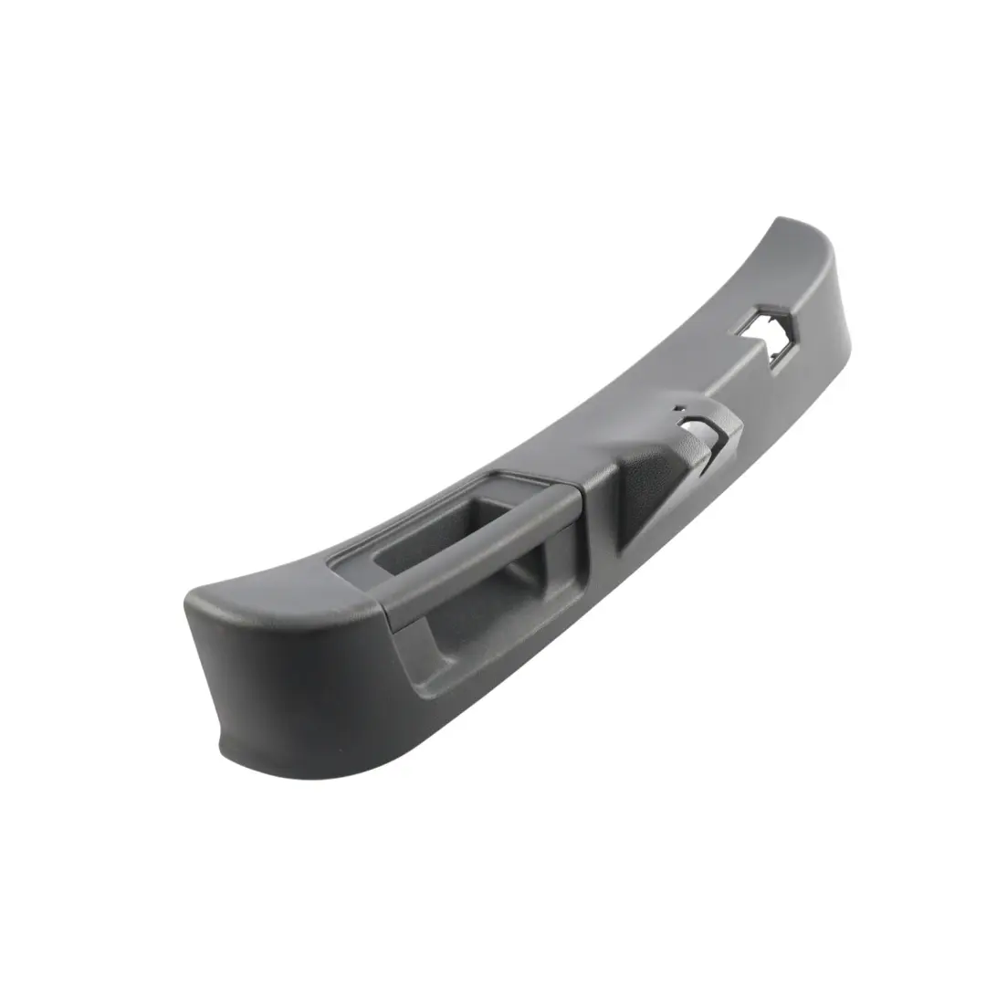Heckklappen Schloss Zierblende Verkleidung für Mercedes W176 mit Teilenummer A1767400272 Mercedes W176 Heckklappen Schloss Zierblende Verkleidung - SKU A1767400272 - Teilenummer A1767400272