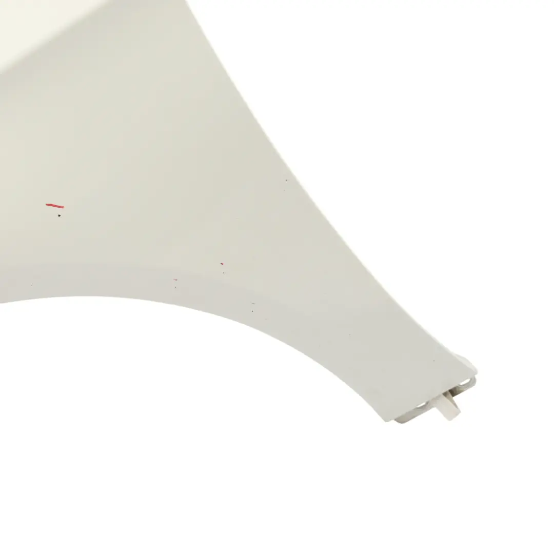 Mercedes W176 Panneau Aile Avant Gauche Garniture Couverture Blanc Calcite 650 - SKU A1768810101-CW1 - Numéro de pièce A1768810101
