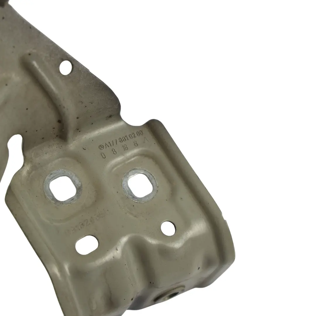 Soporte Guardabarros Delantero Derecho Gris Montaña 787 para Mercedes W177 con número de pieza A1778810200-MG Mercedes W177 Soporte Guardabarros Delantero Derecho Gris Montaña 787 - SKU A1778810200-MG - Número de pieza A1778810200-MG