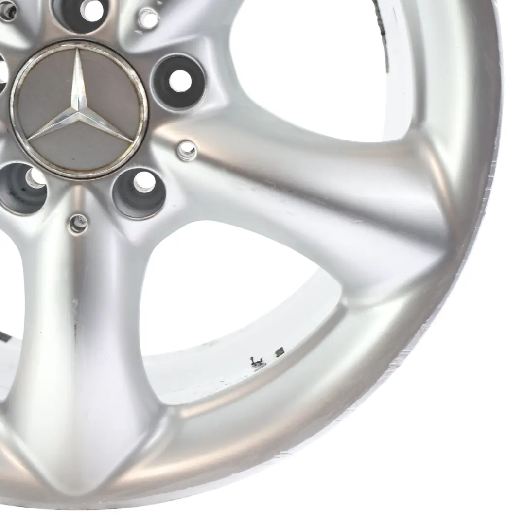 Jante alliage argentée 5 branches 17" ET:34 8,5J pour Mercedes W203 à propos du numéro de pièce A2034013502 Mercedes W203 Jante alliage argentée 5 branches 17" ET:34 8,5J - SKU A2034013502-1 - Numéro de pièce A2034013502