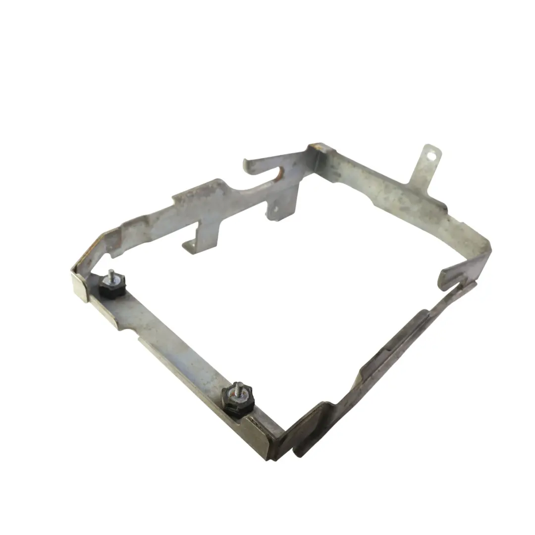 C63 AMG Support Guide Conduit Passage Roue Avant Droit pour Mercedes W205 à propos du numéro de pièce A2055003900 Mercedes W205 C63 AMG Support Guide Conduit Passage Roue Avant Droit - SKU A2055003900 - Numéro de pièce A2055003900