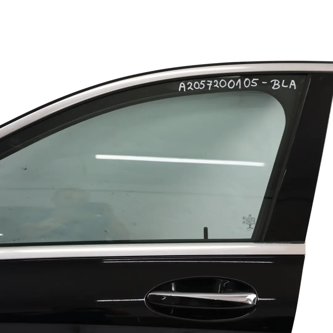 Mercedes W205 Panel Cobertura Puerta Delantera Izquierda Negro - 040 - SKU A2057200105-BLA - Número de pieza A2057200105