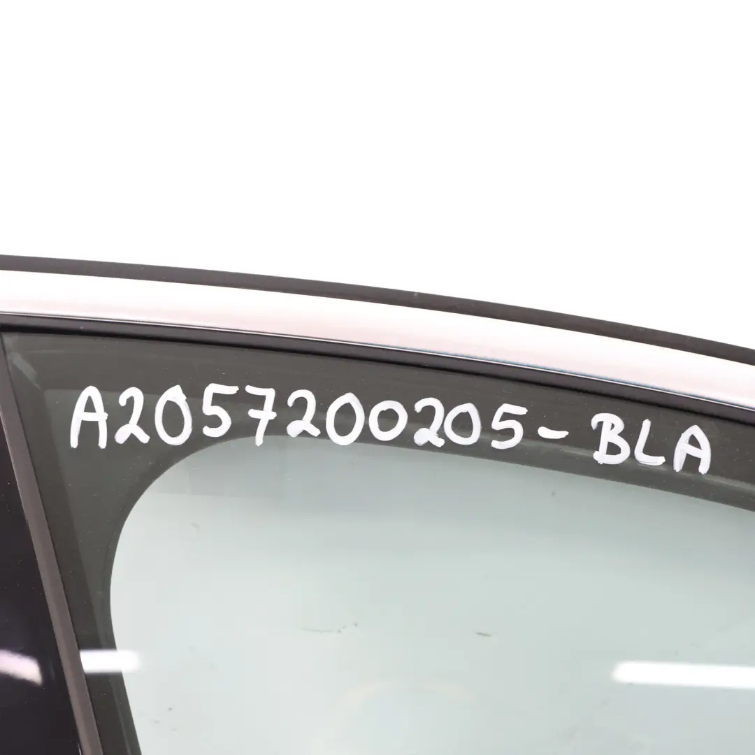 Mercedes W205 Panel Cobertura Puerta Delantera Derecha Negro - 040 - SKU A2057200205-BLA - Número de pieza A2057200205