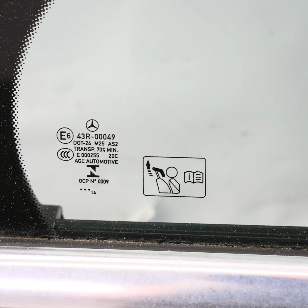 Porta Posteriore Destra Nero - 040 per Mercedes W205 con numero di parte A2057300205 Mercedes W205 Porta Posteriore Destra Nero - 040 - SKU A2057300205-BLA - Numero di parte A2057300205