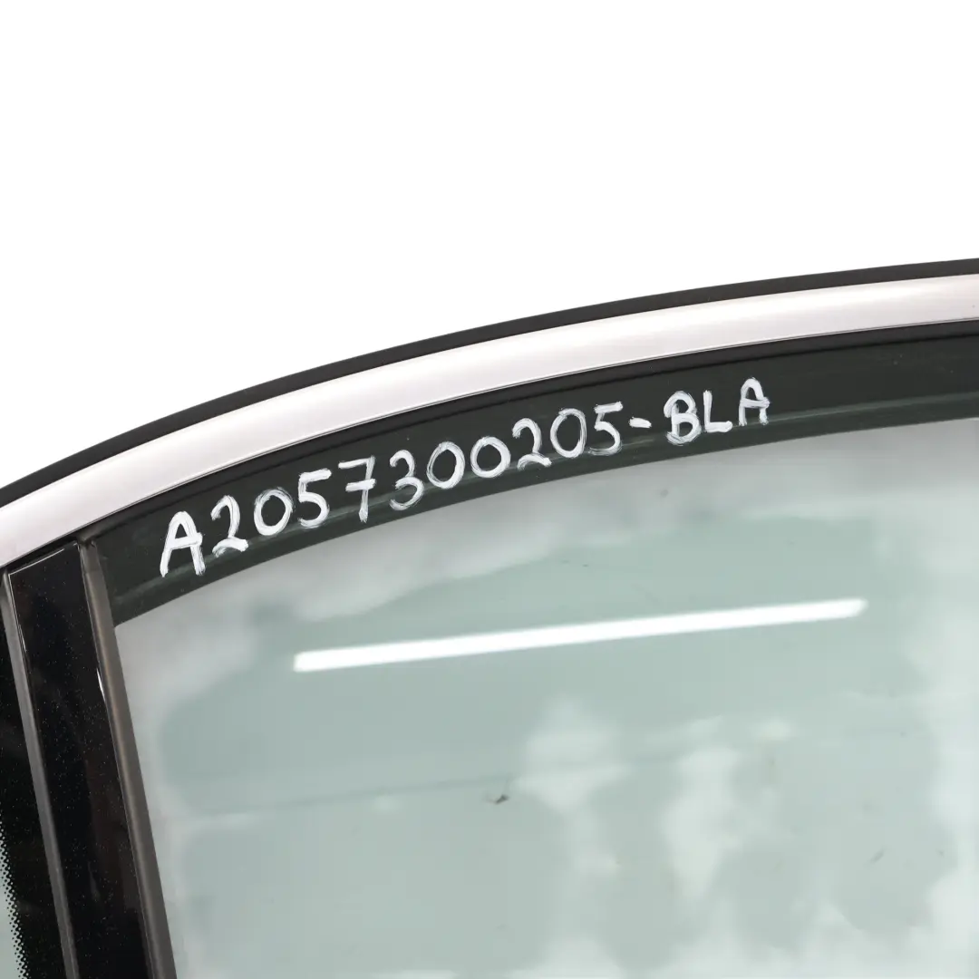 Arrière Droite Noir - 040 pour Mercedes W205 Porte à propos du numéro de pièce A2057300205 Mercedes W205 Porte Arrière Droite Noir - 040 - SKU A2057300205-BLA - Numéro de pièce A2057300205