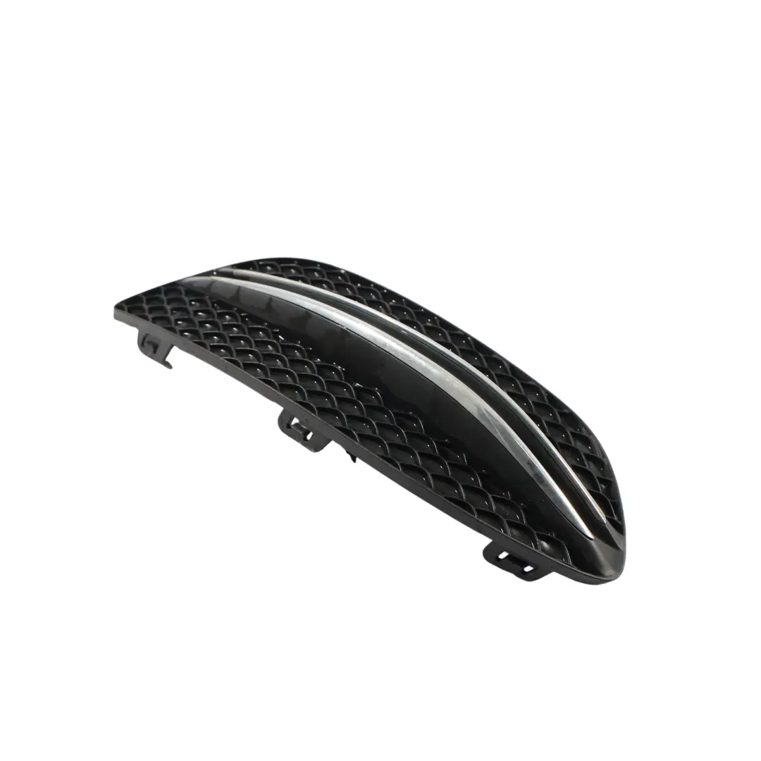 Rejilla Lateral Parachoques Delantero Derecho para Mercedes W205 con número de pieza A2058851223 Mercedes W205 Rejilla Lateral Parachoques Delantero Derecho - SKU A2058851223 - Número de pieza A2058851223