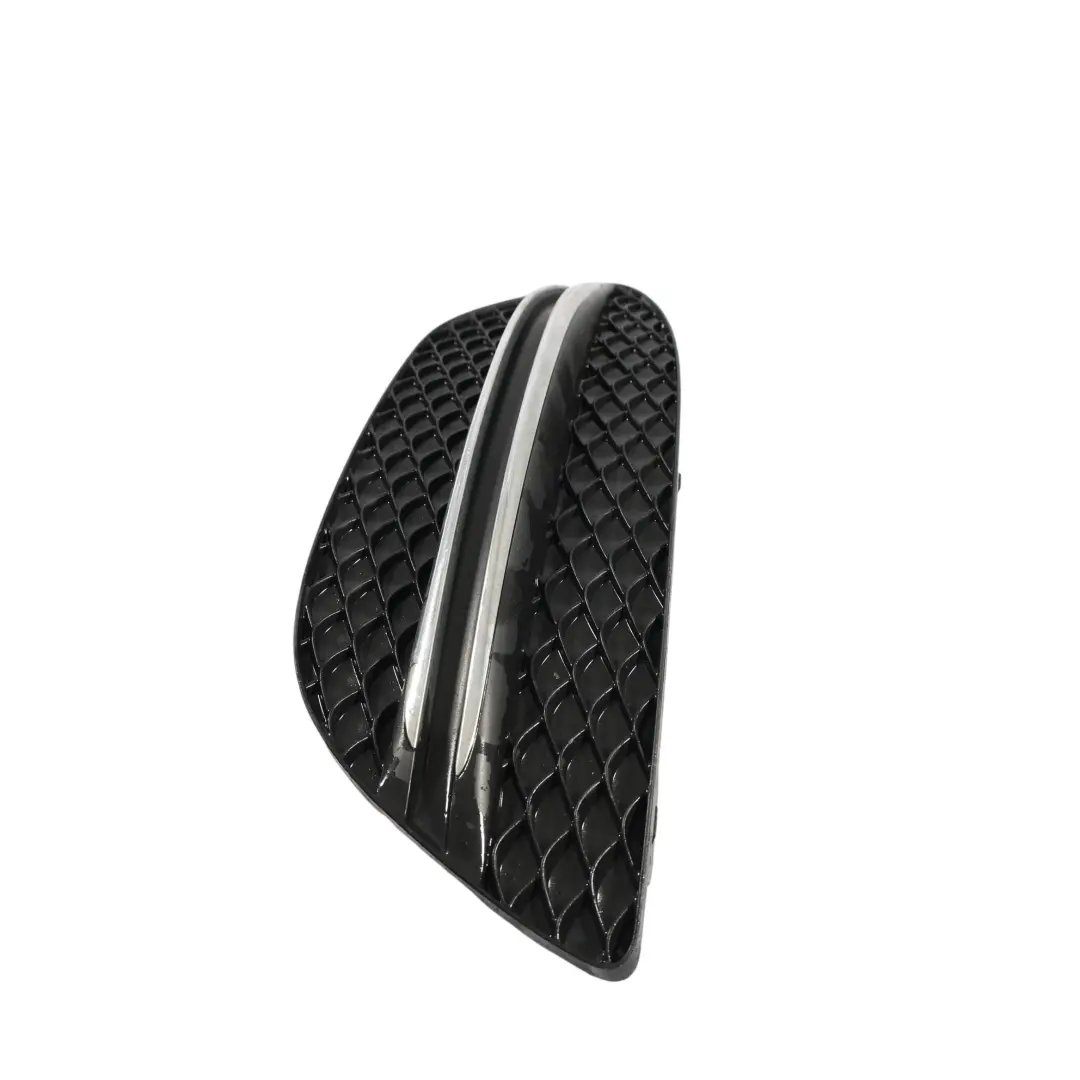 Rejilla Lateral Parachoques Delantero Derecho para Mercedes W205 con número de pieza A2058851223 Mercedes W205 Rejilla Lateral Parachoques Delantero Derecho - SKU A2058851223 - Número de pieza A2058851223