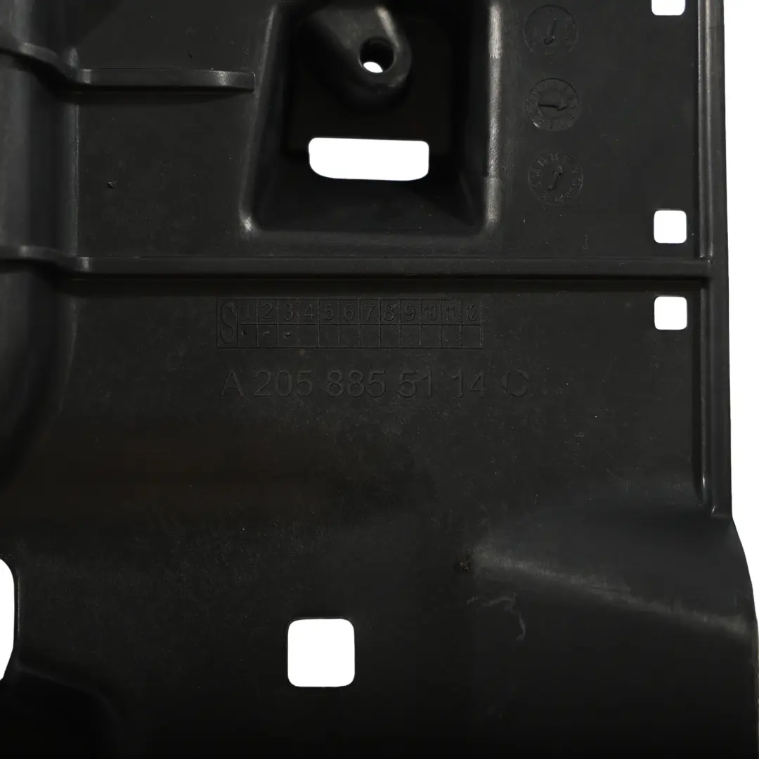 Mercedes W205 Uchwyt Końcówki Wydechu Lewy - SKU A2058855114 - Numer Części A2058855114