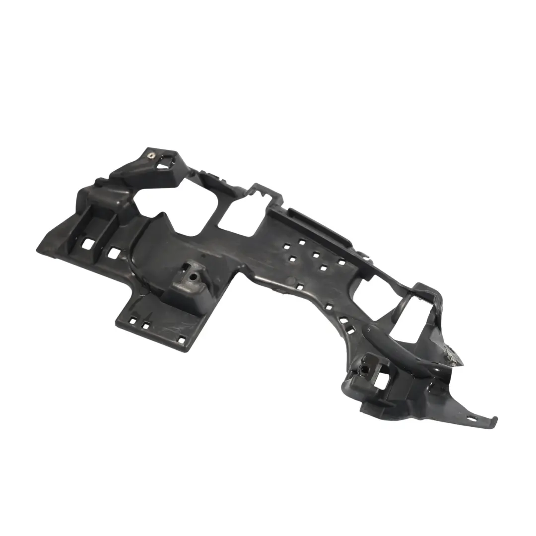 Osłona Końcówki Wydechu Tylna Prawa do Mercedes W205 o numerze A2058855214 Mercedes W205 Osłona Końcówki Wydechu Tylna Prawa - SKU A2058855214 - Numer Części A2058855214