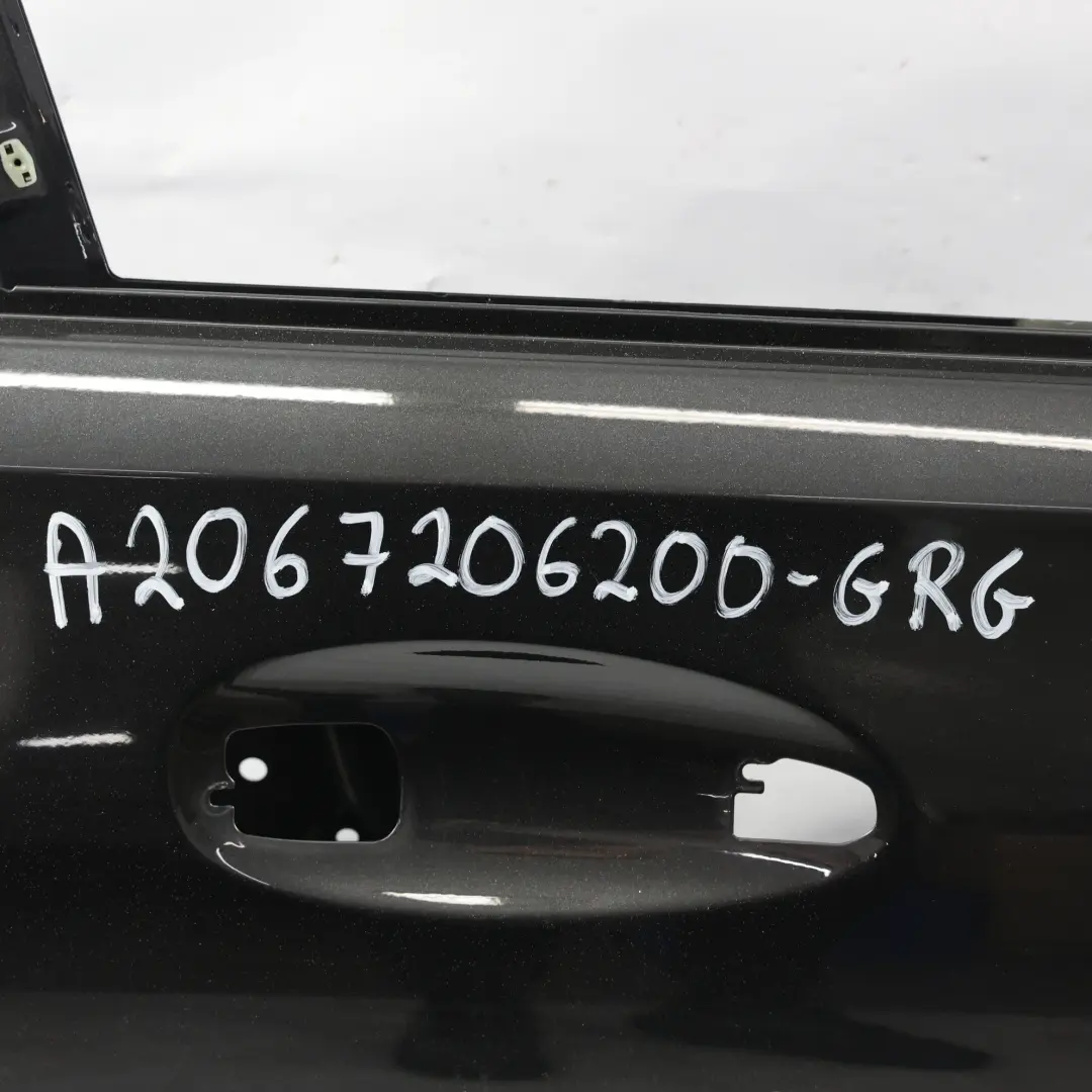 Puerta Delantera Derecha Gris Grafito Metalico 831 para Mercedes W206 con número de pieza A2067206200 Mercedes W206 Puerta Delantera Derecha Gris Grafito Metalico 831 - SKU A2067206200-GRG - Número de pieza A2067206200