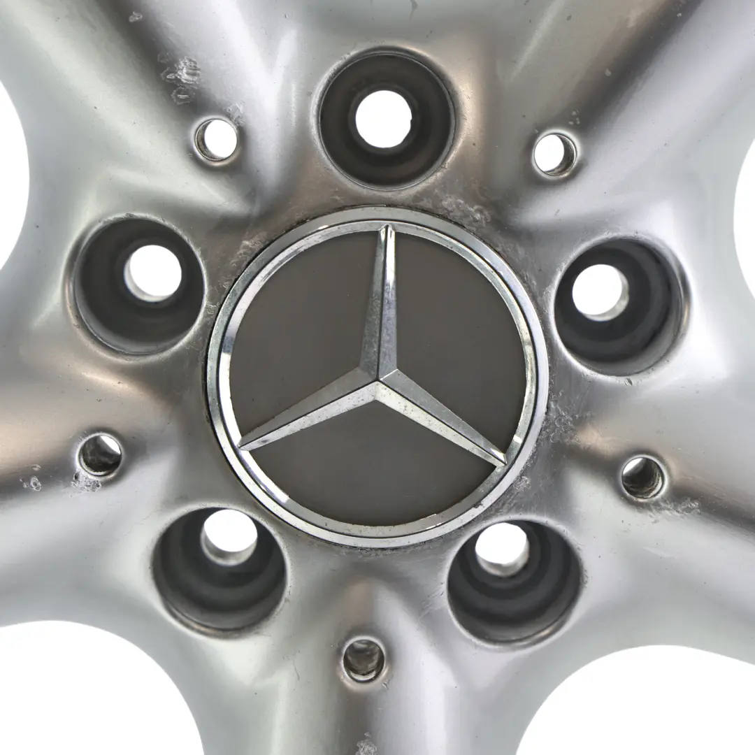 Silberne Leichtmetall felge vorne 17" ET:36 7,5J für Mercedes W203 W209 mit Teilenummer A2094010502 Mercedes W203 W209 Silberne Leichtmetall felge vorne 17" ET:36 7,5J - SKU A2094010502-2 - Teilenummer A2094010502