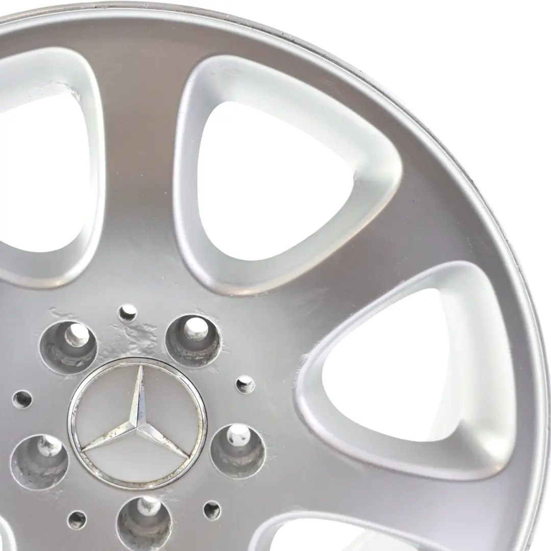 Jante Alliage Argent 16" 7J ET:37 pour Mercedes C209 à propos du numéro de pièce A2094012802 Mercedes C209 Jante Alliage Argent 16" 7J ET:37 - SKU A2094012802-1 - Numéro de pièce A2094012802