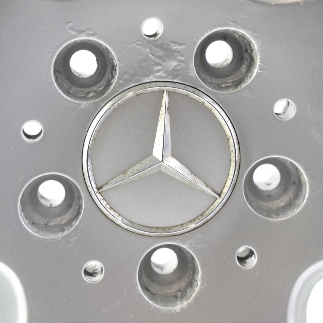Alu Felge Silber 16" 7J ET:37 für Mercedes C209 mit Teilenummer A2094012802 Mercedes C209 Alu Felge Silber 16" 7J ET:37 - SKU A2094012802-1 - Teilenummer A2094012802