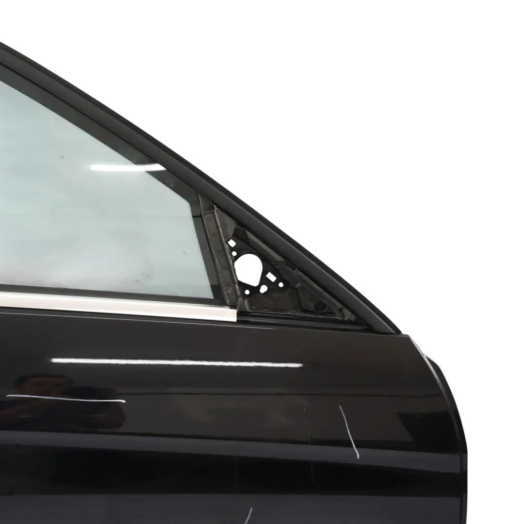 Tür Vorne Rechts Palladium Silver Metallic - 792 für Mercedes W212 mit Teilenummer A2127205400 Mercedes W212 Tür Vorne Rechts Palladium Silver Metallic - 792 - SKU A2127205400-OB - Teilenummer A2127205400