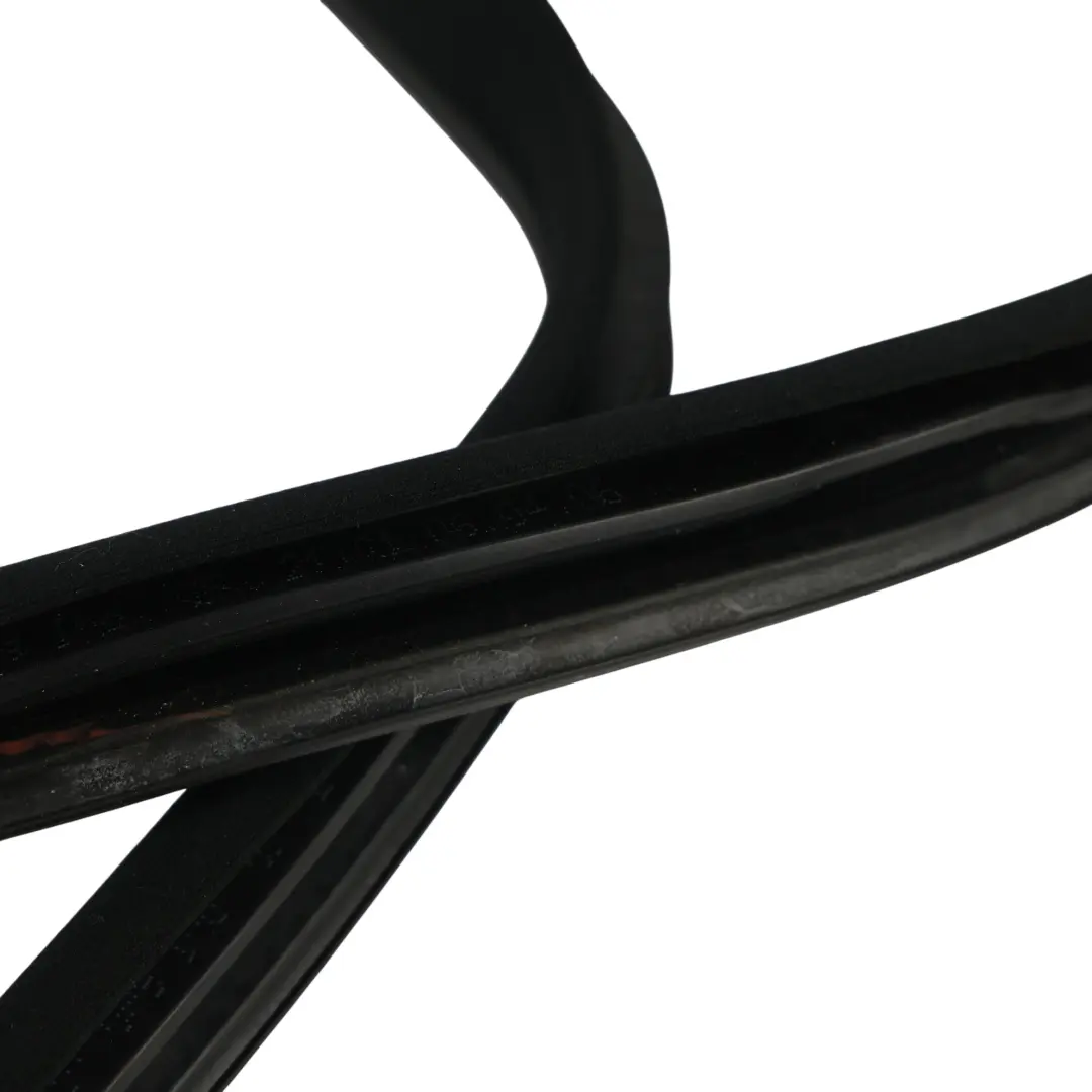 Joint Cadre Porte Arrière Gauche Droite pour Mercedes W251 à propos du numéro de pièce A2516970351 Mercedes W251 Joint Cadre Porte Arrière Gauche Droite - SKU A2516970351 - Numéro de pièce A2516970351