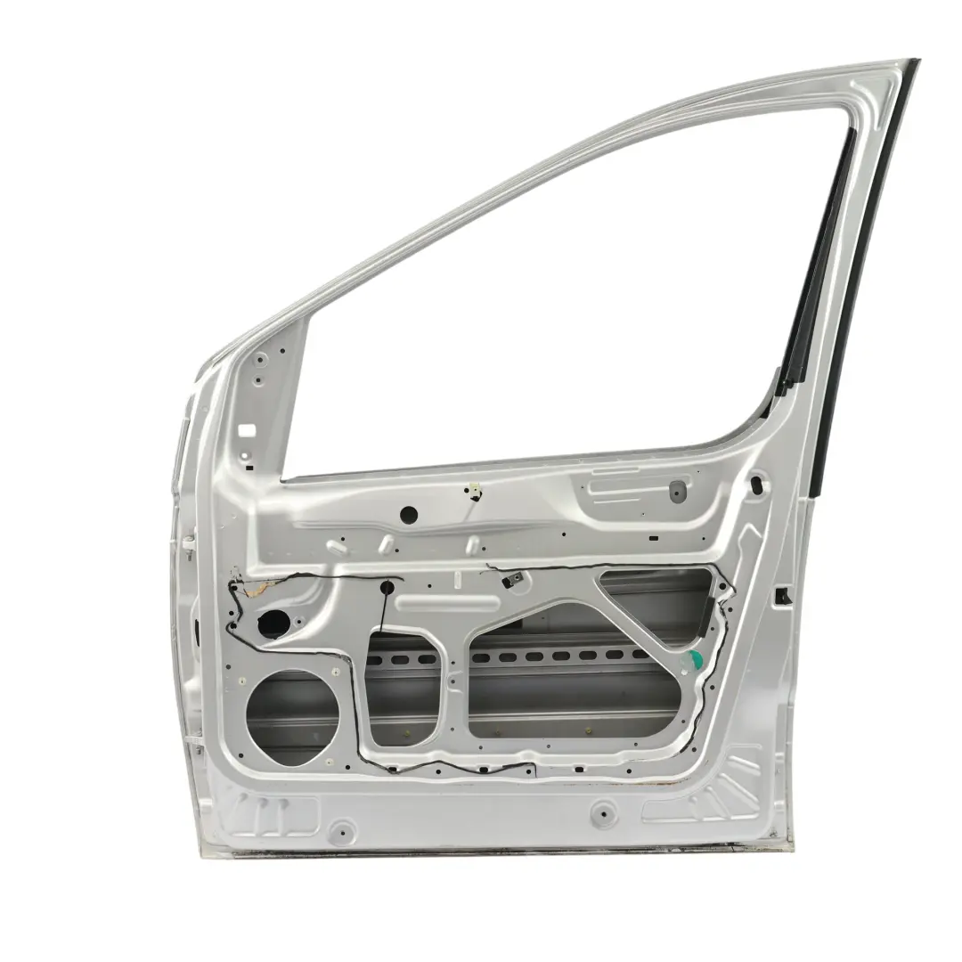 W414 Vaneo Puerta Delantera Derecha Plata Brillante Metalizado 9744 para Mercedes con número de pieza A4147200105 Mercedes W414 Vaneo Puerta Delantera Derecha Plata Brillante Metalizado 9744 - SKU A4147200105-BRS1 - Número de pieza A4147200105