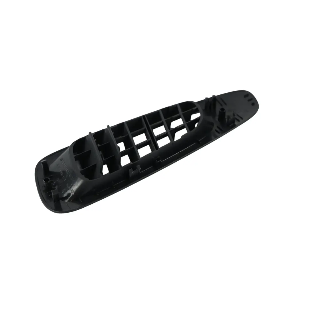 Griglia Bocchetta Aria Cruscotto Anteriore Nera Destra per Mercedes W639 con numero di parte A6398310100 Mercedes W639 Griglia Bocchetta Aria Cruscotto Anteriore Nera Destra - SKU A6398310100 - Numero di parte A6398310100