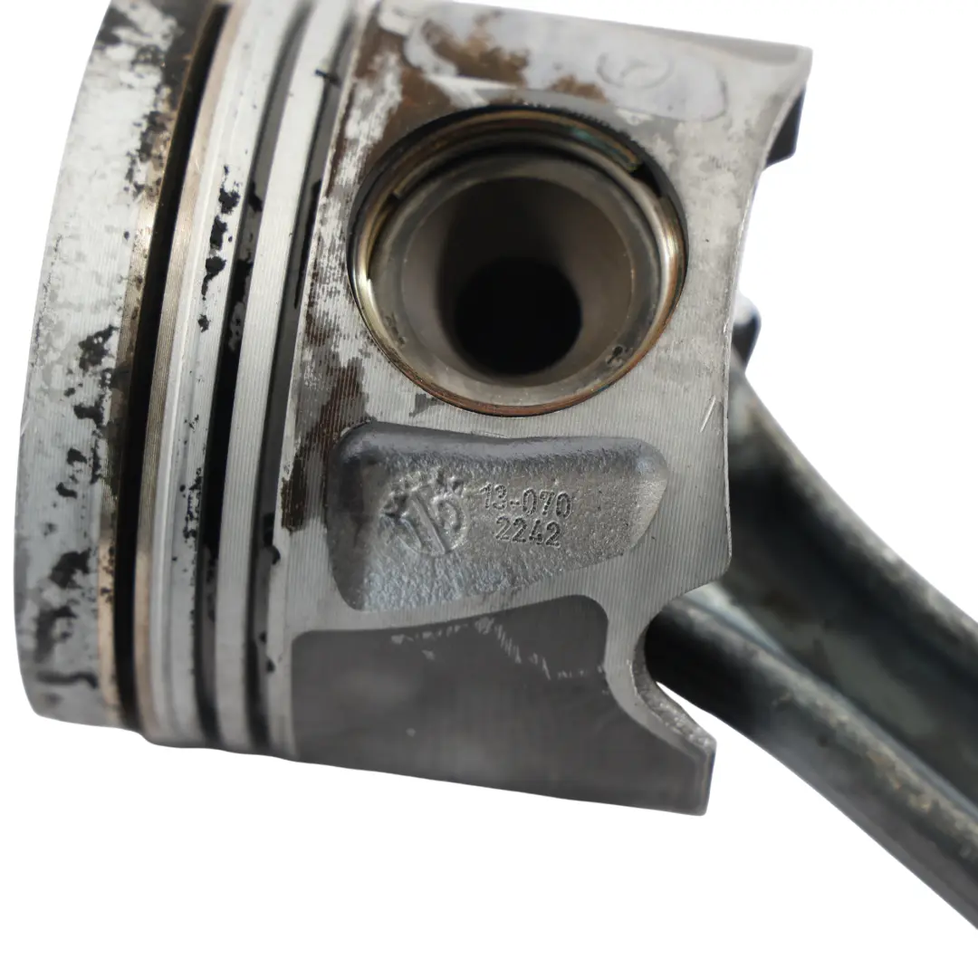 Kolben Links 642853 Diesel 350 CDI BlueEfficiency für Mercedes C218 mit Teilenummer A6420300518 Mercedes C218 Kolben Links 642853 Diesel 350 CDI BlueEfficiency - SKU A6420300518 - Teilenummer A6420300518
