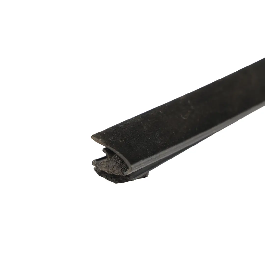 Guarnizione Vetro Porta Anteriore Destra per Ford Fiesta MK7 con numero di parte BA61-B20570-AA Ford Fiesta MK7 Guarnizione Vetro Porta Anteriore Destra - SKU BA61-B20570-AA - Numero di parte BA61-B20570-AA
