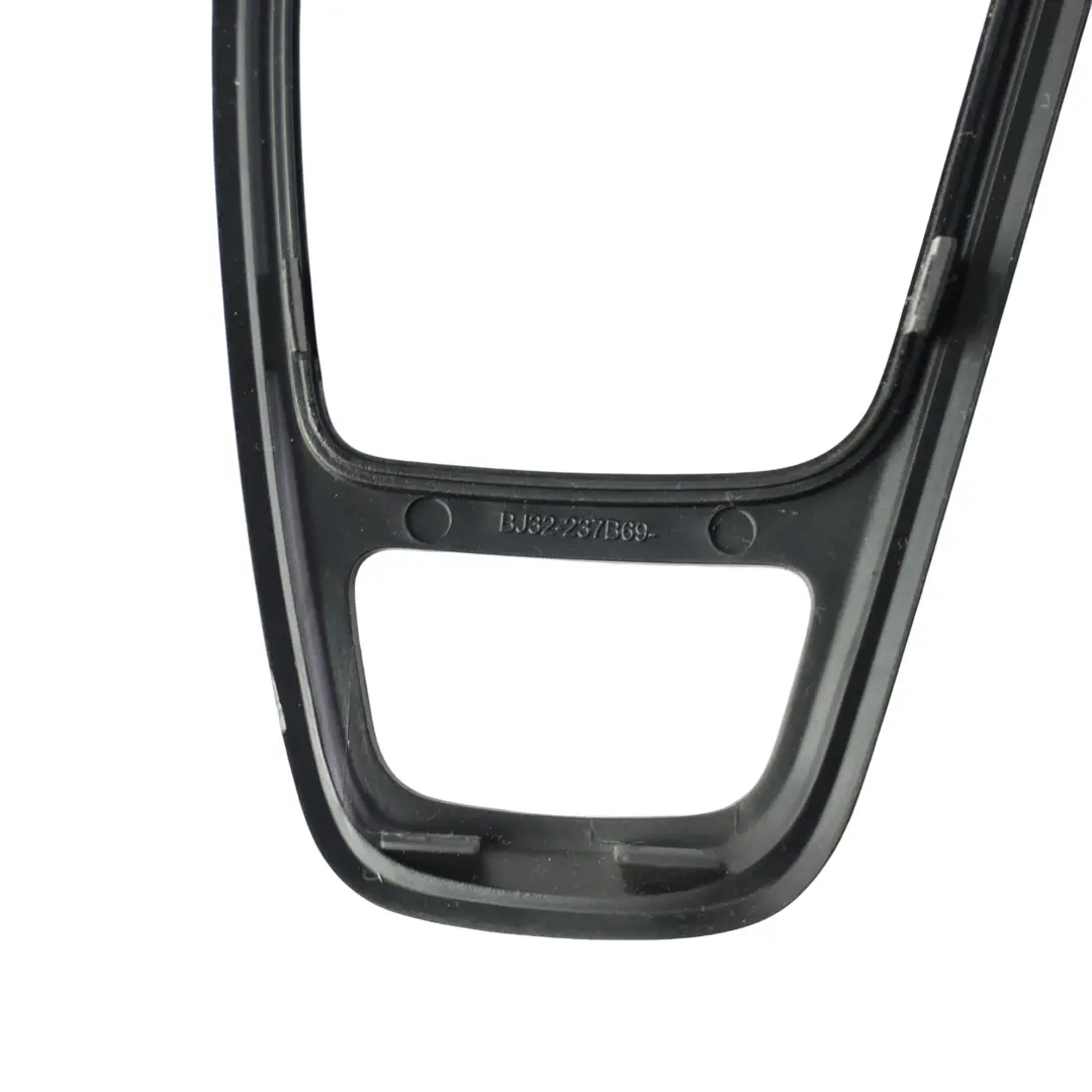 Land Rover Panel Moldura Puerta Delantera Izquierda L538 - SKU BJ32-237B69 - Número de pieza BJ32-237B69