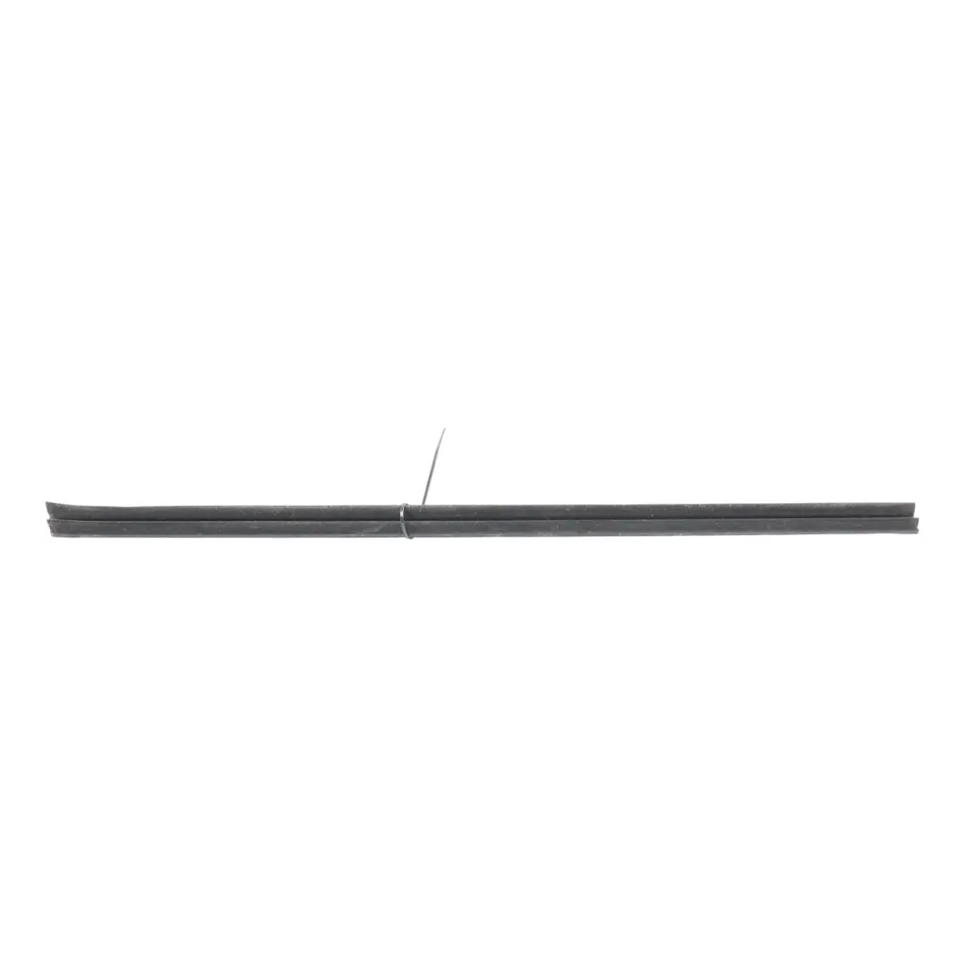 Guarnizione Vetro Porta Anteriore Sinistra per Range Rover Sport L320 con numero di parte CGE000902 Range Rover Sport L320 Guarnizione Vetro Porta Anteriore Sinistra - SKU CGE000902 - Numero di parte CGE000902