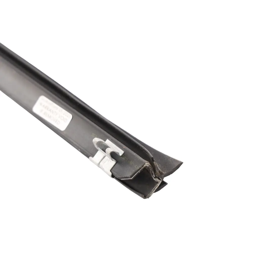 Guarnizione Vetro Porta Anteriore Sinistra per Range Rover Sport L320 con numero di parte CGE000902 Range Rover Sport L320 Guarnizione Vetro Porta Anteriore Sinistra - SKU CGE000902 - Numero di parte CGE000902