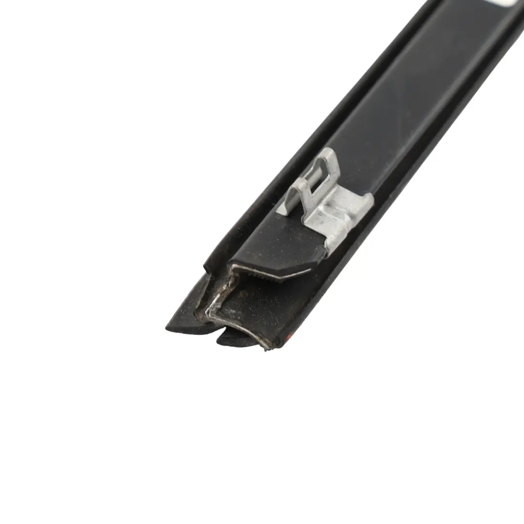Range Rover L320 Joint Étanchéité Vitre Porte Avant Gauche 5H32-202W08-DA - SKU CGE000912 - Numéro de pièce CGE000912