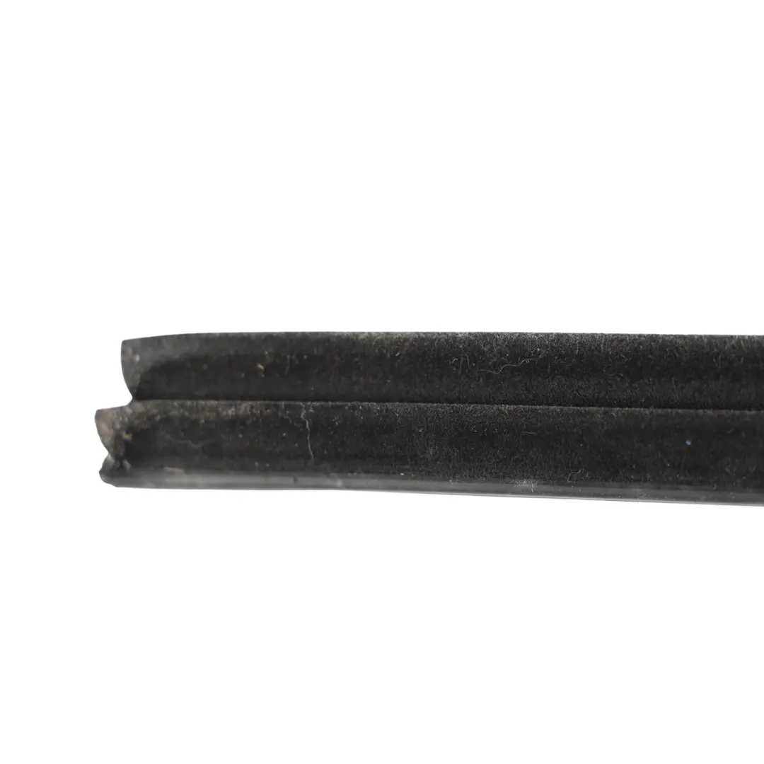 Burlete Ventana Puerta Delantera Izquierda 5H32-202W08-DA para Range Rover L320 con número de pieza CGE000912 Range Rover L320 Burlete Ventana Puerta Delantera Izquierda 5H32-202W08-DA - SKU CGE000912 - Número de pieza CGE000912